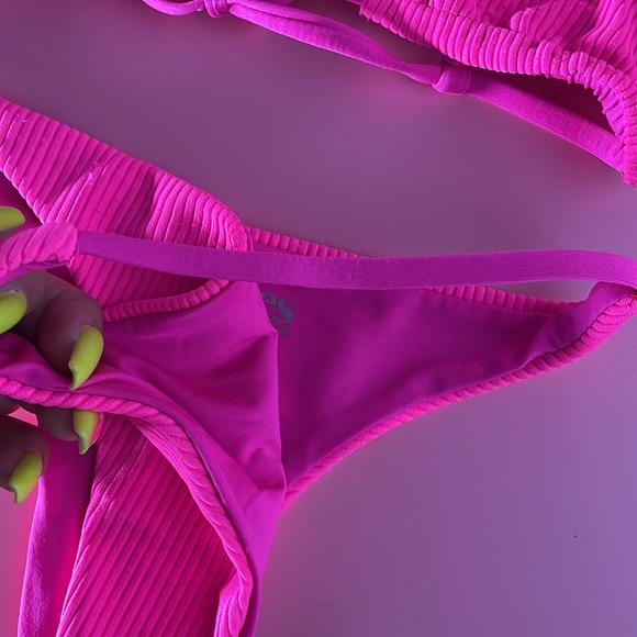 Neon Frankie’s bikini - Picture 4 of 11